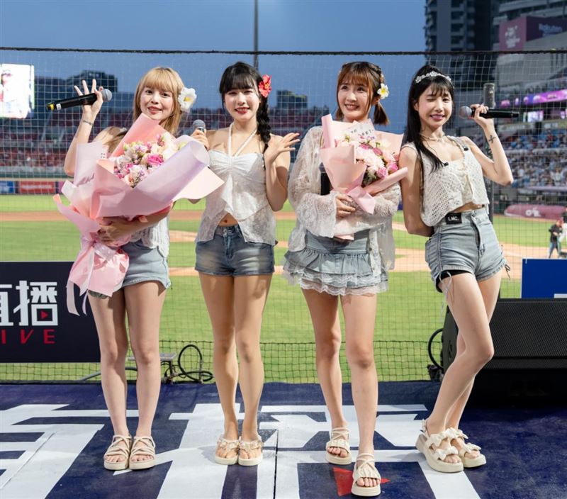 樂天女孩禹菡(左起)、高橋佳帆、沈珈妤、筠熹組成RKG4(圖/樂天桃猿提供)