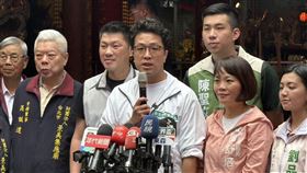 民進黨台北市長參選人沈伯洋赴景美集應廟參拜並接受媒體聯訪（圖／記者劉秀敏攝影）