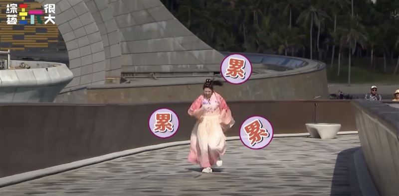 曾莞婷到越南出外景。(圖/《綜藝玩很大》提供)