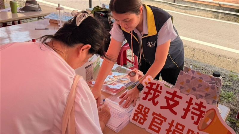 肺癌退休校長圓心願 捐贈眼角膜與大體