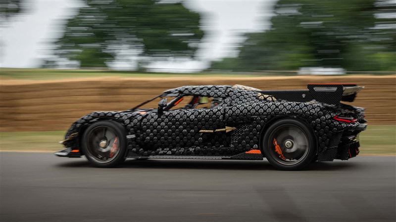 樂高Koenigsegg Sadair’s Spear超跑,由科尼賽克官方試車手Marcus Lund親自駕駛,竟然跑出時速69英里(約111公里)。(圖/翻攝Lego網站)