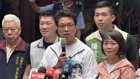 民進黨台北市長參選人沈伯洋赴景美集應廟參拜並接受媒體聯訪（圖／記者劉秀敏攝影）