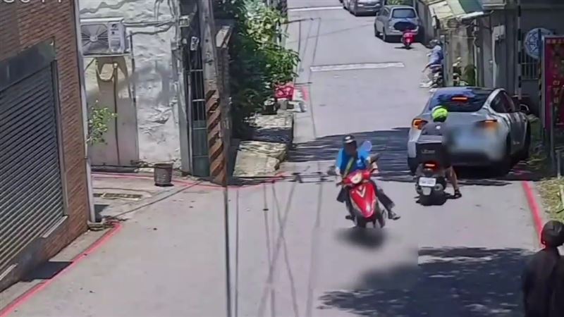 陳姓男子騎車擦撞對向特斯拉肇逃。(圖/翻攝畫面)
