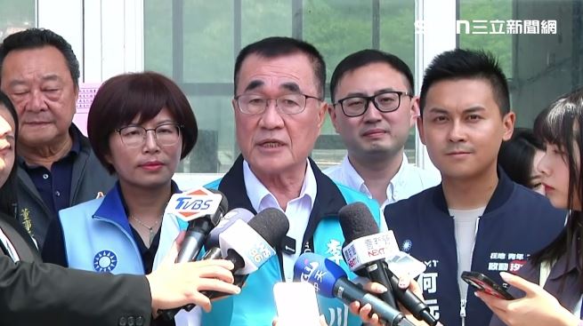 遭何孟樺怒轟,市政臭彈仙,把路平燈亮水溝通掛嘴邊,但清淤卻減少,李四川回應,不要抹黑基層公務人員的辛勞(圖/翻攝畫面)