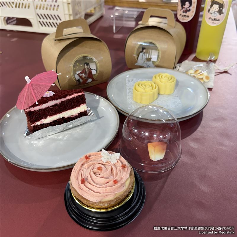 將《天官賜福》動畫中的經典元素融入甜點與飲品設計。(圖/主辦單位提供)