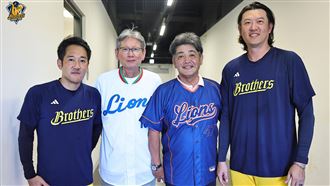 賽前和「神獸」們合照　平野惠一讚嘆光榮