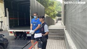 張姓司機面對媒體詢問時不發一語。（圖／記者楊忠翰攝影）