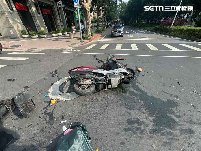台北大安區敦化南路二段、安和路口,發生汽機車碰撞事故,機車騎士當場噴飛、OHCA失去生命跡象。(圖/翻攝畫面)