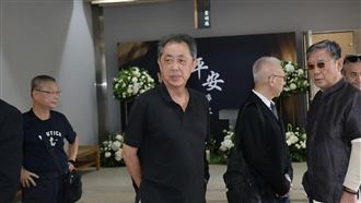 朱延平現身吳功告別式。（圖／記者鄭孟晃攝影）