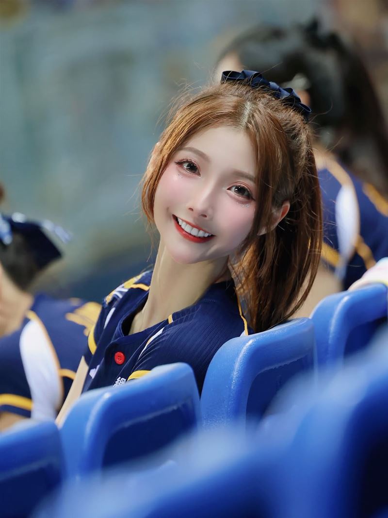 中信兄弟啦啦隊PS女孩成員汶汶驚傳遭狂粉砍傷。(圖/翻攝自IG@jessie.02.21)