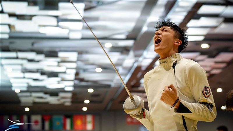 擊劍亞錦賽傳捷報 李讓勇奪男子銳劍銀牌