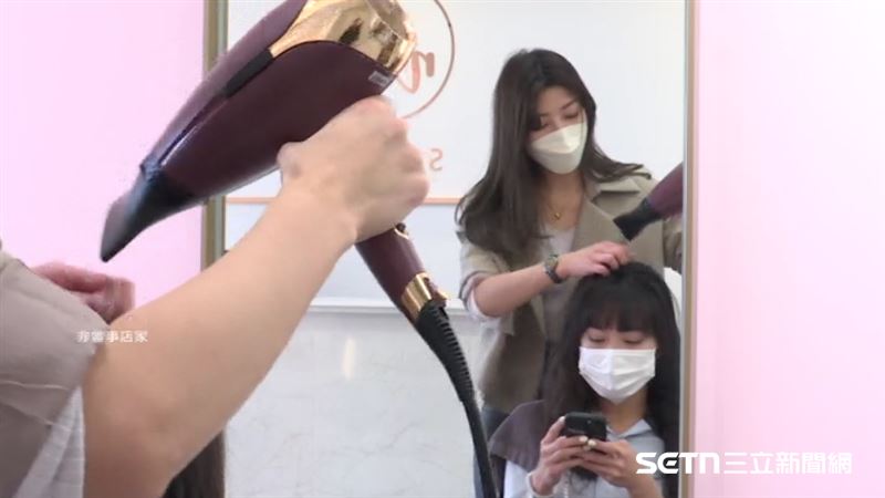 日本美髮師岡田充表示,「有沒有哪裡會癢?」這句話除了確認清潔狀況,還有3個目的。(圖/資料照)