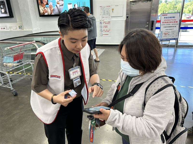 會員可至全台各門市會員服務台詢問領取,數量有限、送完為止。(圖/民眾提供)