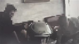 汶汶阿伯遭壓制畫面曝！攝影師捨身奪刀