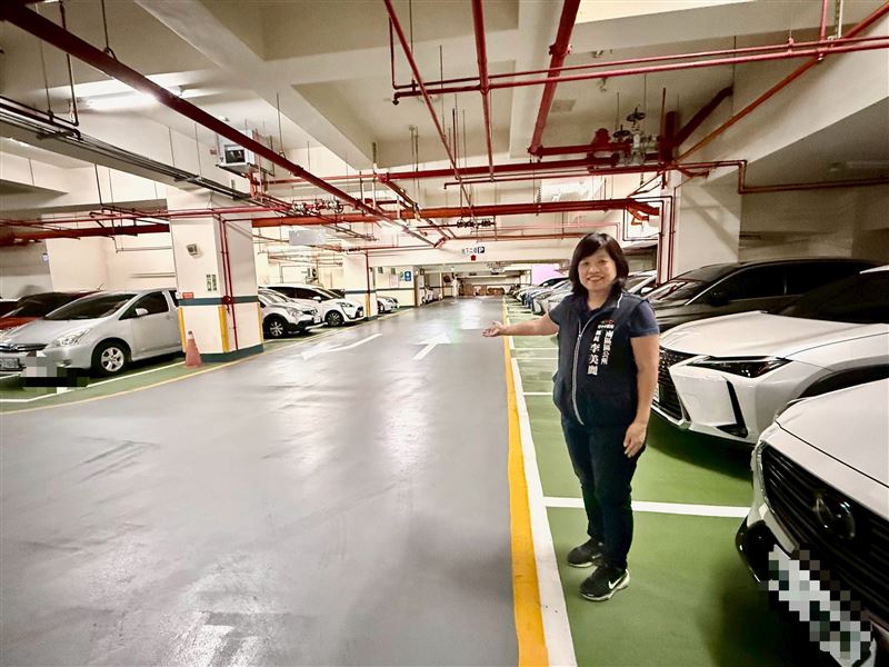 南區區長李美麗表示,夜間停車月票每張900元,每月可停時間約500小時,換算下來平均每小時只需約1.8元。(圖/台中市府提供)