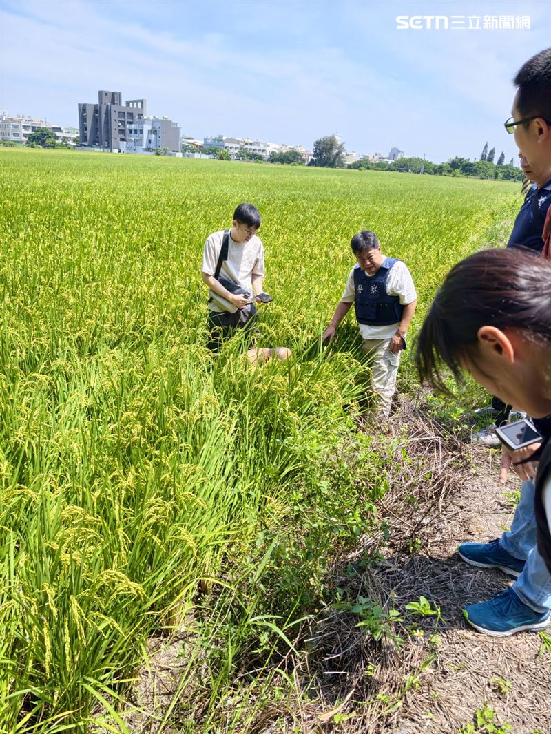 大甲警分局偵查隊小隊長陳芝銘(右)在逮捕毒犯時遭衝撞,左手肘粉碎性骨折。(圖/翻攝畫面)