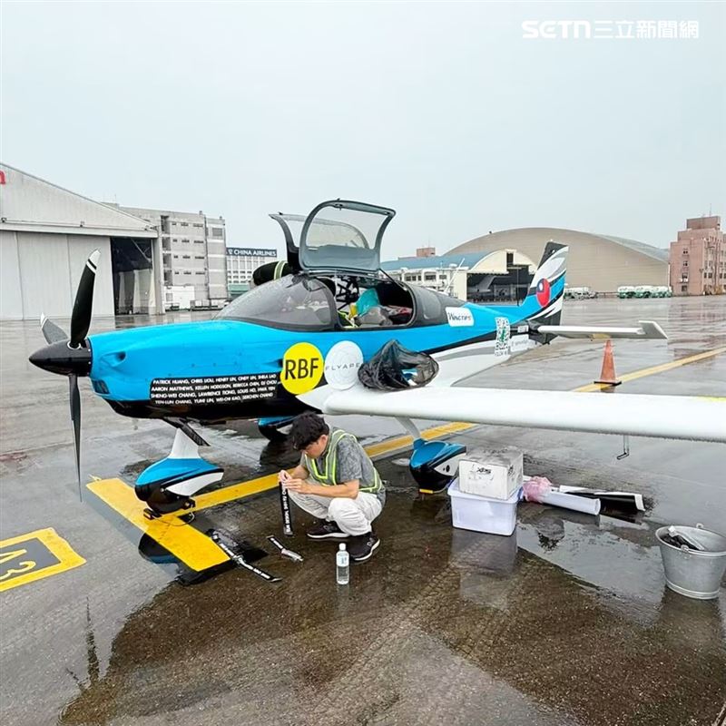 國內首位以中華民國籍挑戰環球飛行的林睿哲，正駕駛這架Sling4 TSi環遊世界。（圖／林睿哲提供）