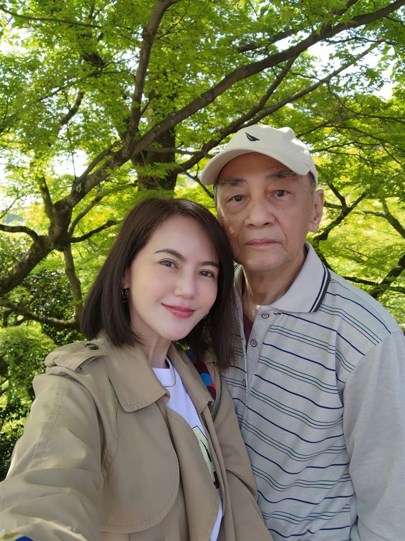 簡沛恩外公在端午節過世。(圖/翻攝自臉書)