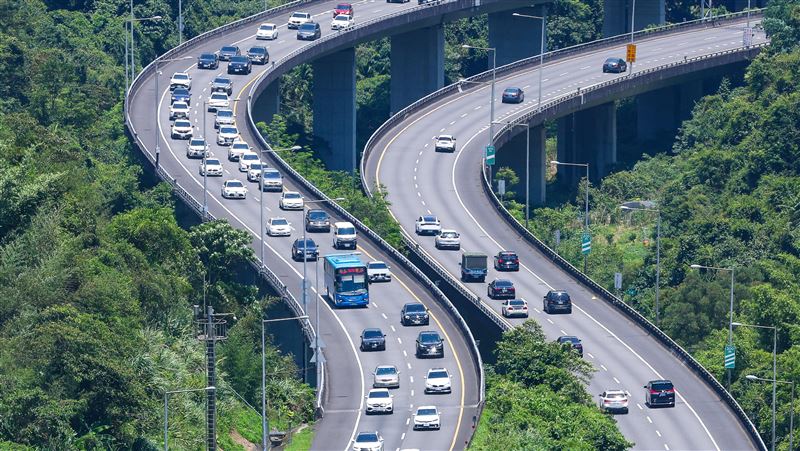 國道零星路段壅塞　國5紫爆估晚間紓解