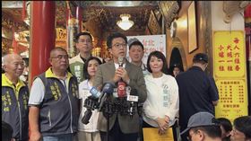 沈伯洋下午赴木柵集應廟參拜後受訪。（圖／翻攝畫面）