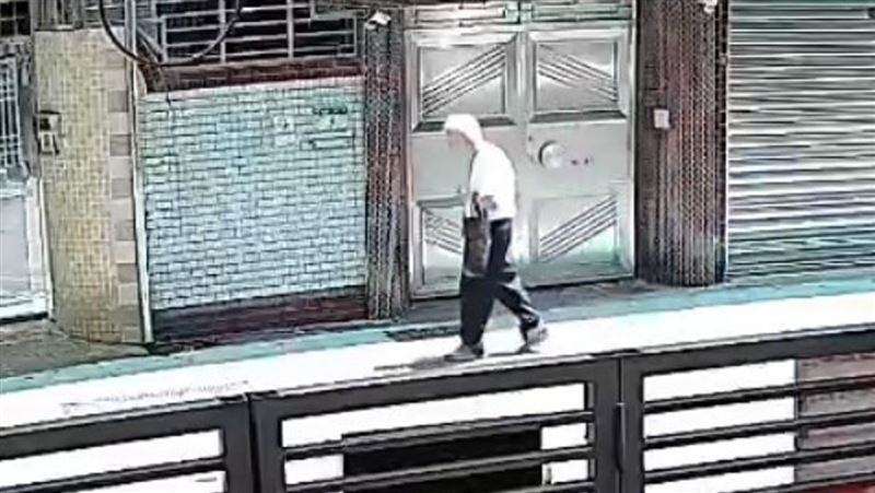 兒持刀攻擊汶汶...85歲老父幫他大掃除