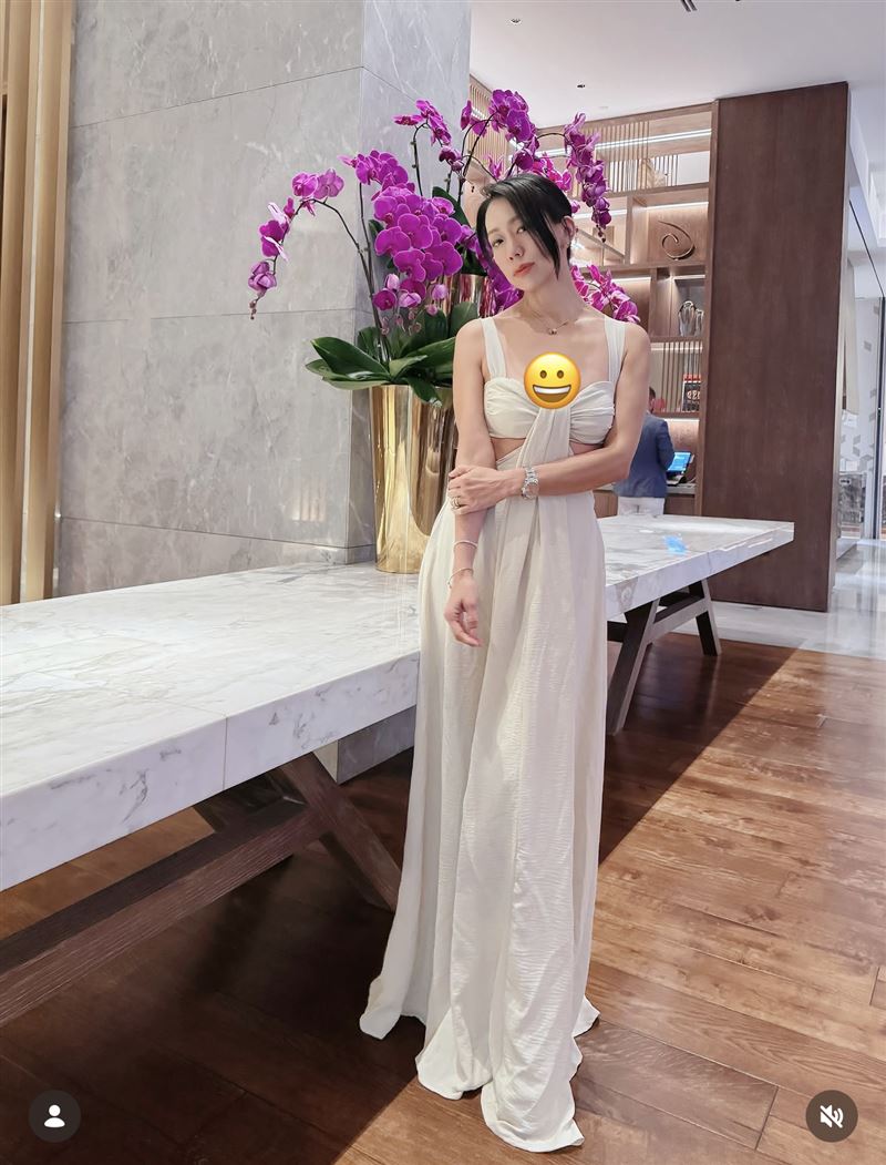 吳辰君曬出火辣禮服照。（圖／翻攝自IG）