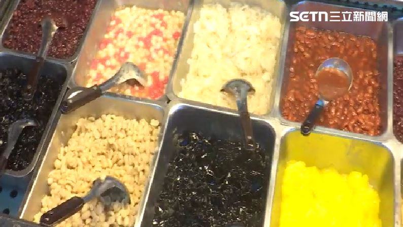 獨/不只3種冰 20種剉冰配料「裝到飽」