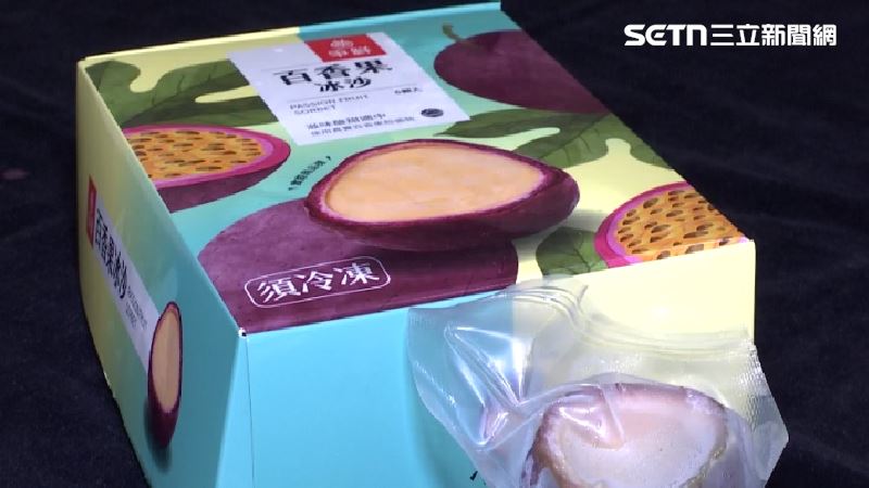 業者紛紛發揮創意，爭鮮則是把雪酪冰淇淋裝進百香果皮裡，冰冰涼涼看起來超消暑