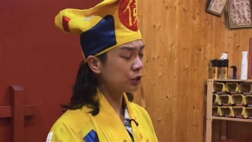 玄濟宮遭「徒弟」踢館！尬電師父直播暴哭