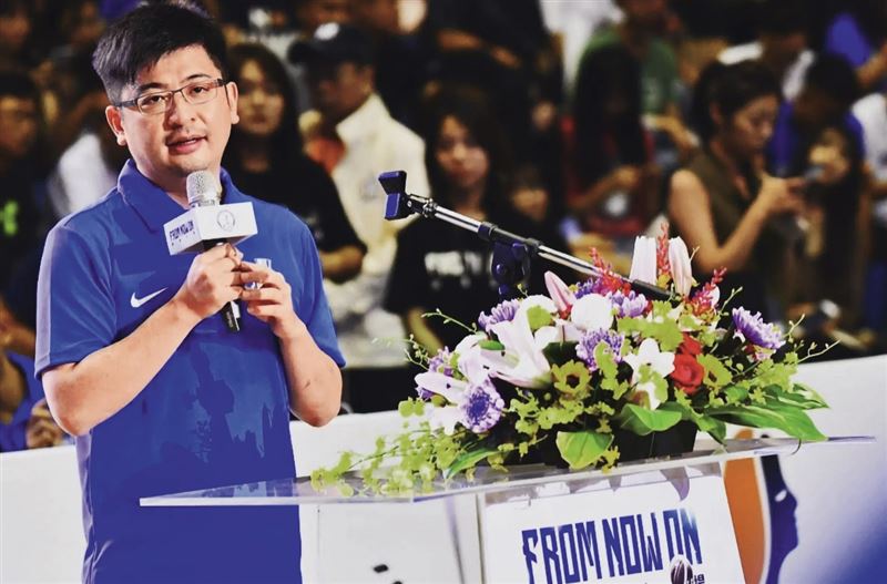 謝典霖第二任內，籃協財務狀況急轉直下，單一年度虧損逾5,000萬元。（翻攝謝典霖臉書）