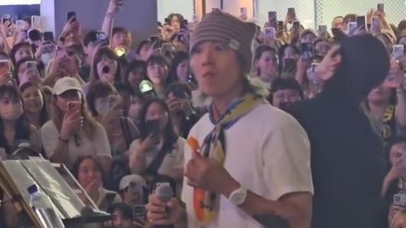 李洪基失控問粉絲看成人片嗎?全場驚呆