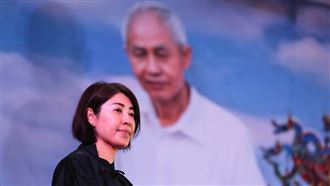 許淑華父告別式「哭腫雙眼」　藍大咖齊聚