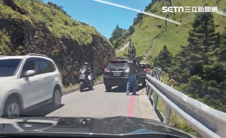 合歡山熱門景點人潮爆滿