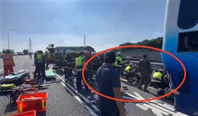 五楊高架,軍巴,遊覽車,事故,受傷（圖／翻攝畫面）