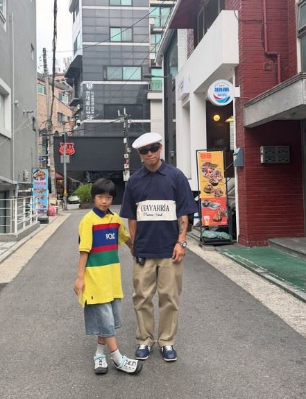韓國藝人姜Gary，近日於社群平台分享父子日常，兒子暴風成長的近況立刻掀起討論。（圖／翻攝自姜Gary IG）