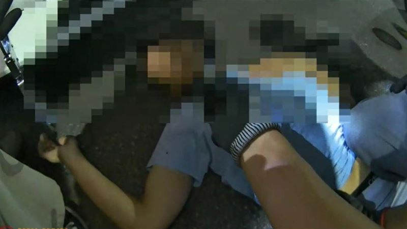 台中毒駕男撞警逃逸 7悍警包抄破窗壓制