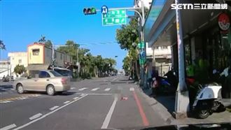 駕駛疑沒注意加速轉彎　孩童摔路中