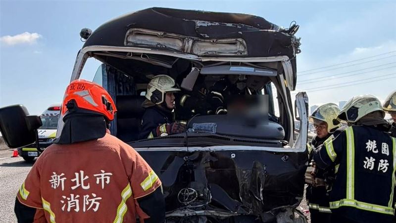 軍巴國道撞遊覽車 11輕重傷者名單曝光