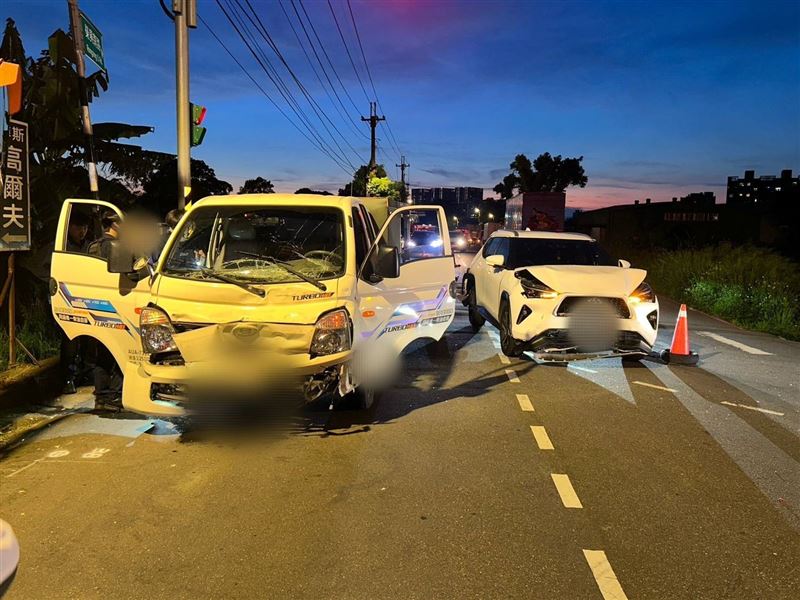 張男二次肇事，無煞車撞擊兩台休旅車。（圖／翻攝畫面）