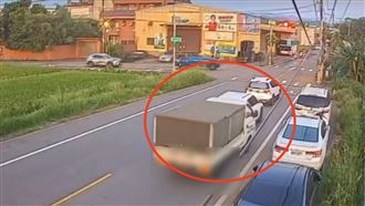 嫌拖吊貴！無照男拔牌開溜…毒駕撞車5傷