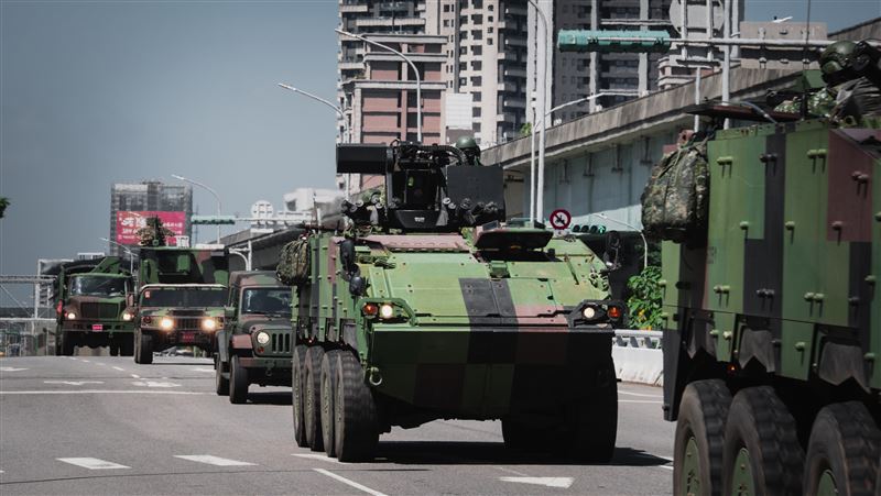 國軍啟動立即備戰操演 雲豹甲車戰備偵巡