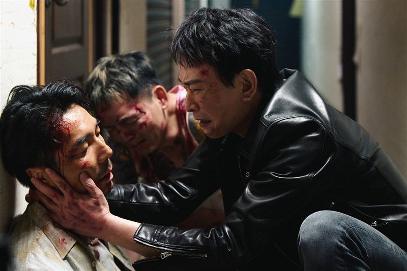 王識賢(右)與李李仁(左)重現《意難忘》兄弟情。(圖/混血兒娛樂提供)