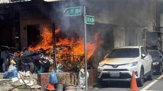 彰化垃圾屋莫名自燃！延燒鄰居家、休旅車