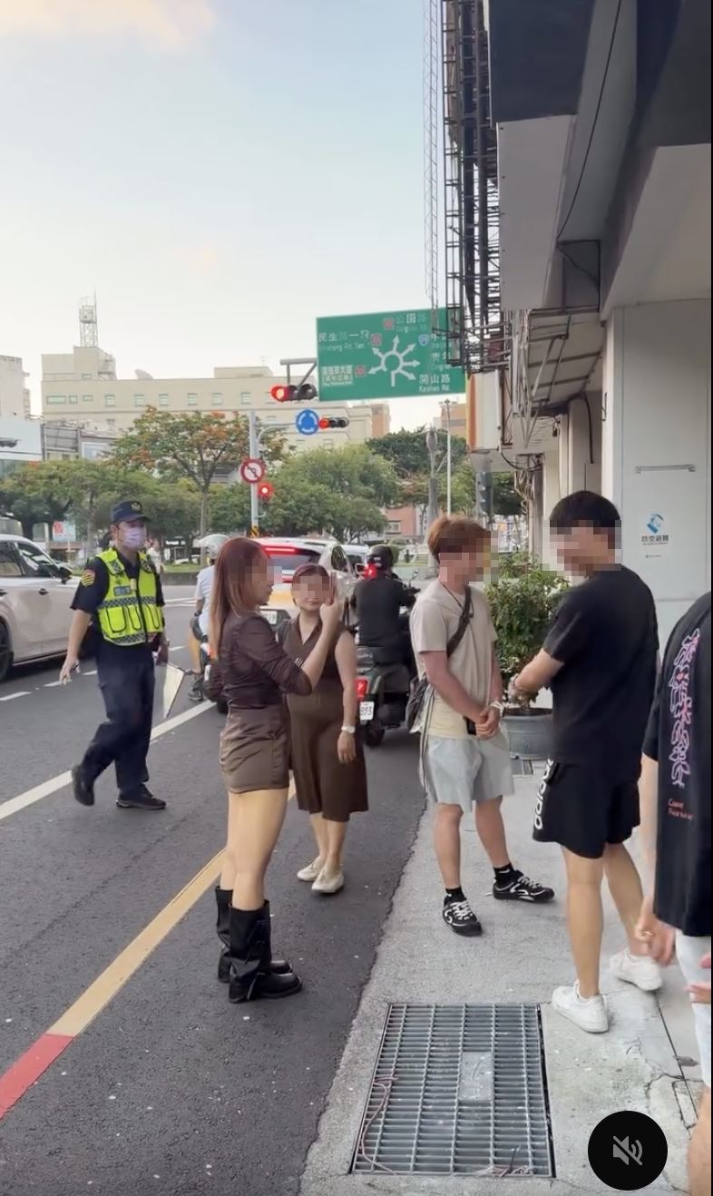 台南21日一起小車禍竟然意外在網路上掀起熱議。（圖／翻攝自Threads @l.e.g.g.l）
