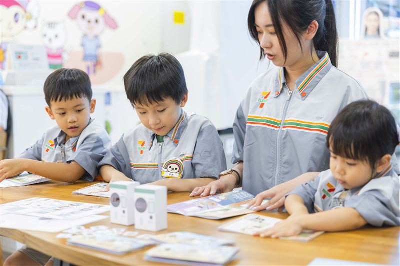 7月1日至8月31日7-ELEVEN將舉辦2,000場暑期永續好鄰居同樂會，邀孩子從玩樂中探索超商廢棄物。（圖／品牌業者提供）