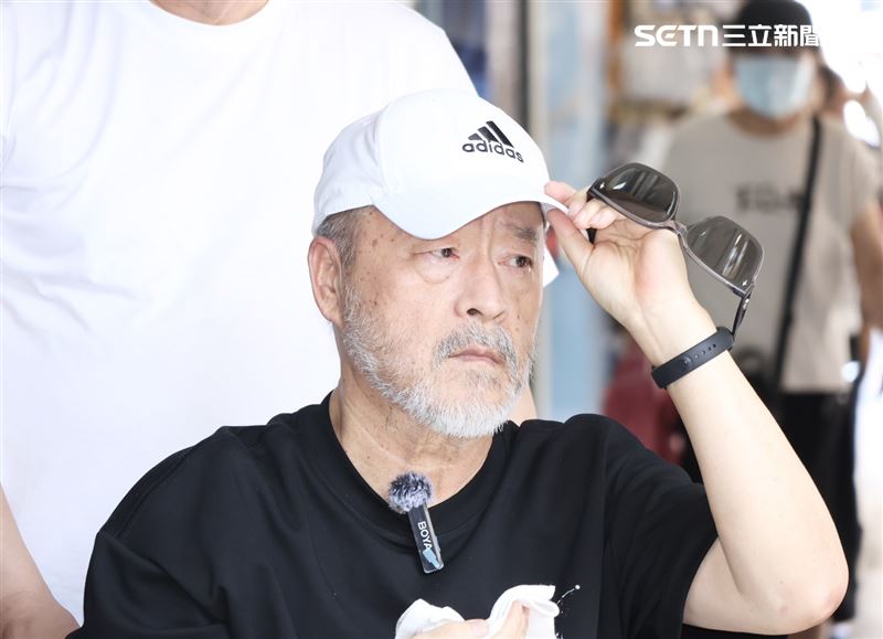 班鐵翔因為嚴重骨折,導致演藝事業全面停擺。(圖/記者田俊彥攝影)