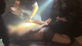 苗栗南庄民宅驚見彈孔　警逮5嫌苗栗縣南庄鄉1處民宅日前遭人開槍留下彈孔，警方追查發現為劉姓男子等人所為，循線逮捕5名嫌疑人，並查獲槍枝及子彈，訊後依法移送。（苗栗縣警察局提供）中央社記者魯鋼駿傳真　115年6月22日