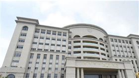 1名老母親要求女兒履行扶養義務，彰化地院法官認爲女兒幼年長期被家暴，因此裁定免扶養。（本刊資料照）