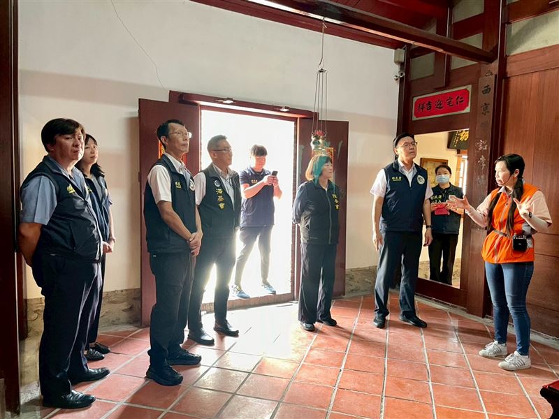 香港新住民吳美兒導覽吳沙故居。（圖／移民署北區事務大隊宜蘭縣服務站提供）