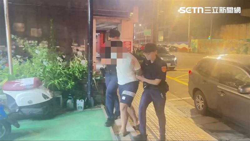 新北許男刺傷劉男左腹後逃離現場,警方耗費3小時便將人逮獲。(圖/翻攝畫面)